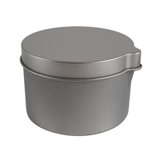 A seamless silver tin with lid and a pouring spout with product code T0796.