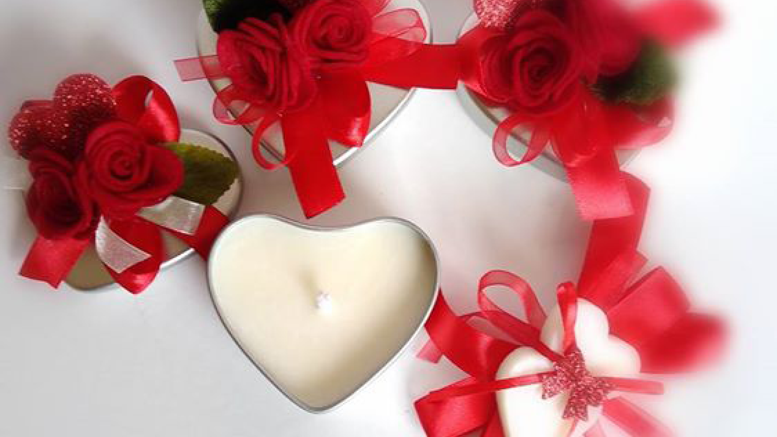 Le Candele Di Laura heart shaped candle tins.